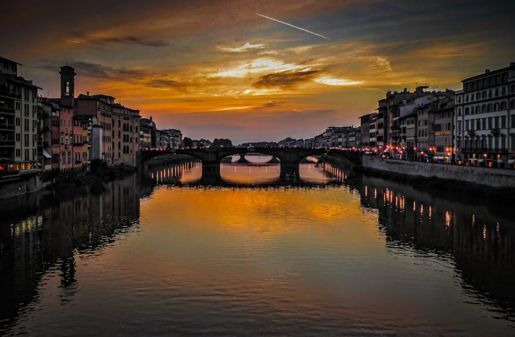 Itinéraire photo au lever du soleil à Florence 3 Arno river early morning reflections Florence