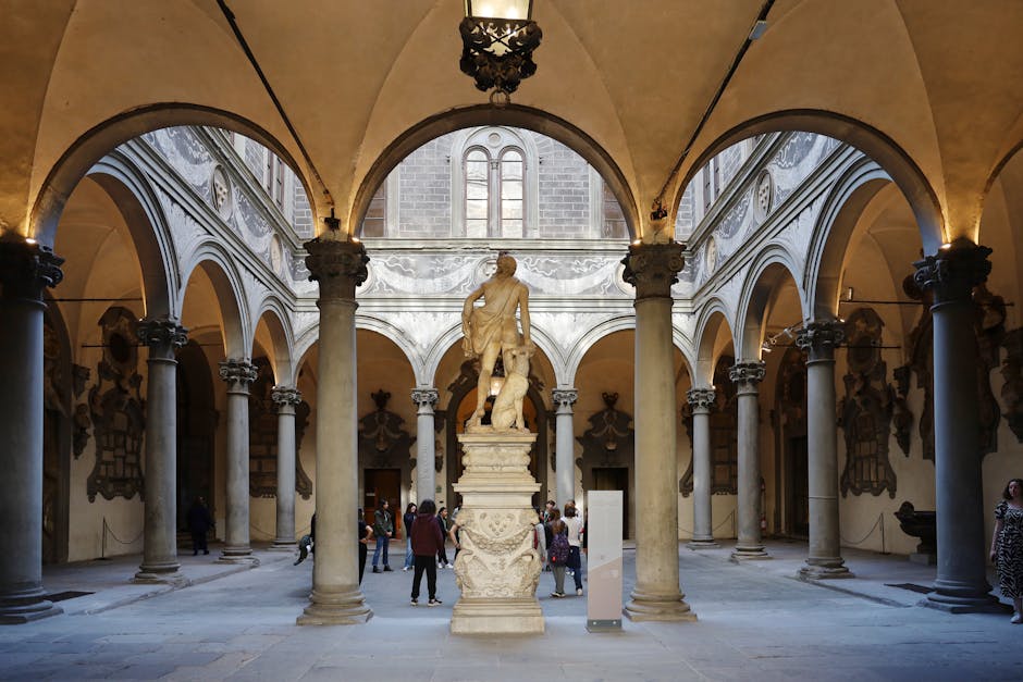 Florence en famille : 10 musées incontournables 6 florence courtyard statue with arched loggia