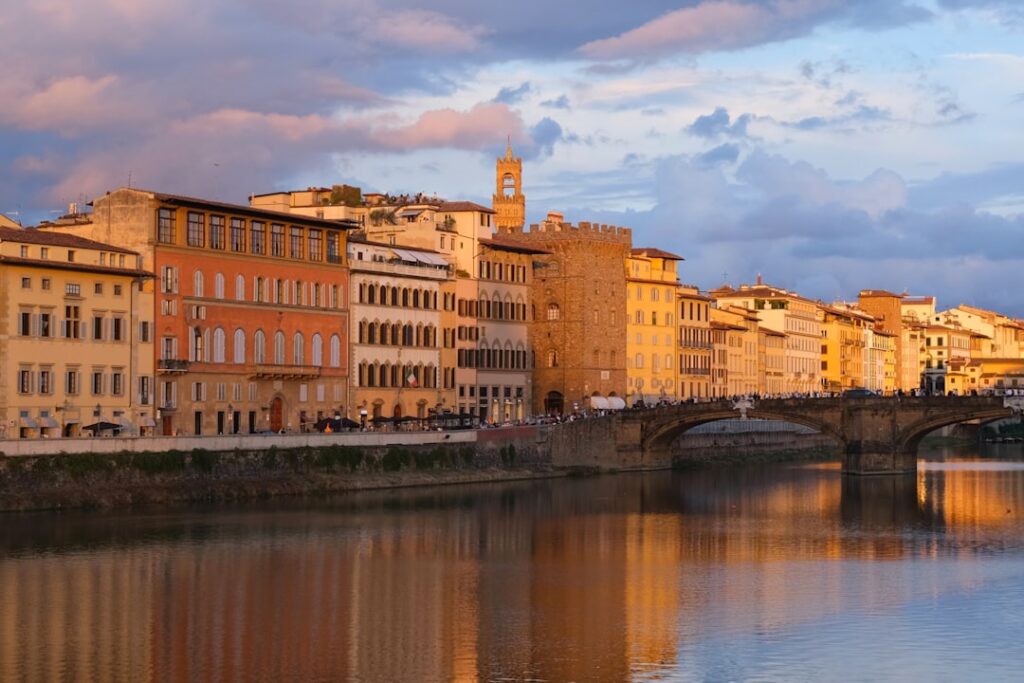 Ponte Vecchio sunset reflection Arno
