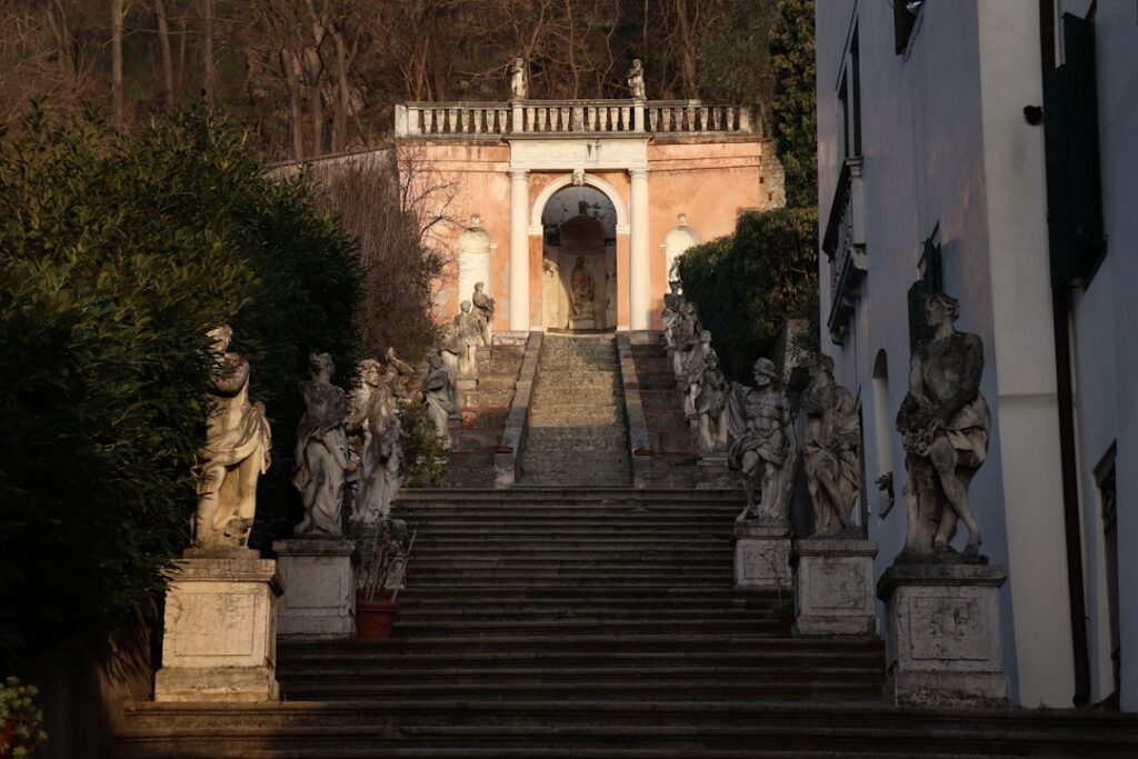 florence bardini garden grand staircase statues