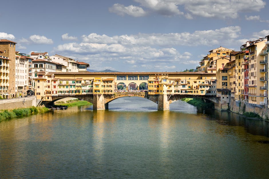 Arno et architecture : balade thématique 1 ponte vecchio florence iron signs flowered balconies
