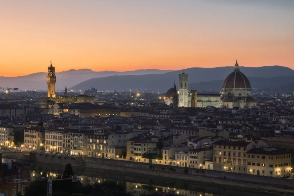Florenz Skyline bei Sonnenuntergang mit Dom und Palazzo Vecchio