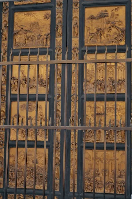 Portes dorées du Baptistère de Florence avec grilles de protection visibles