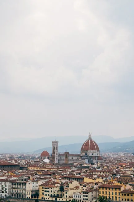 Panorama de Florence avec la cathédrale Santa Maria del Fiore et ses dômes.