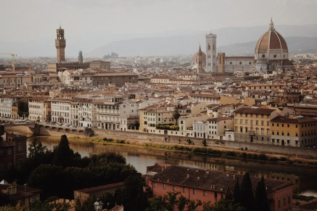 Panorama von Florenz mit Domkuppel, Palazzo Vecchio und dem Arno