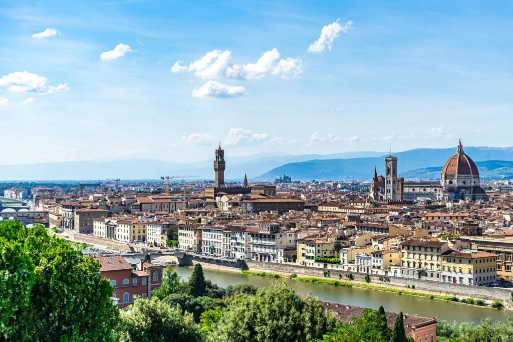 Panorama de Florence avec l'Arno, le Duomo et Palazzo Vecchio