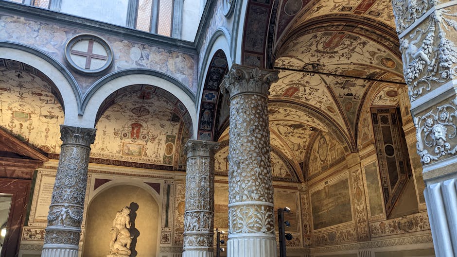 Cortile del Bargello con soffitto a cassettoni