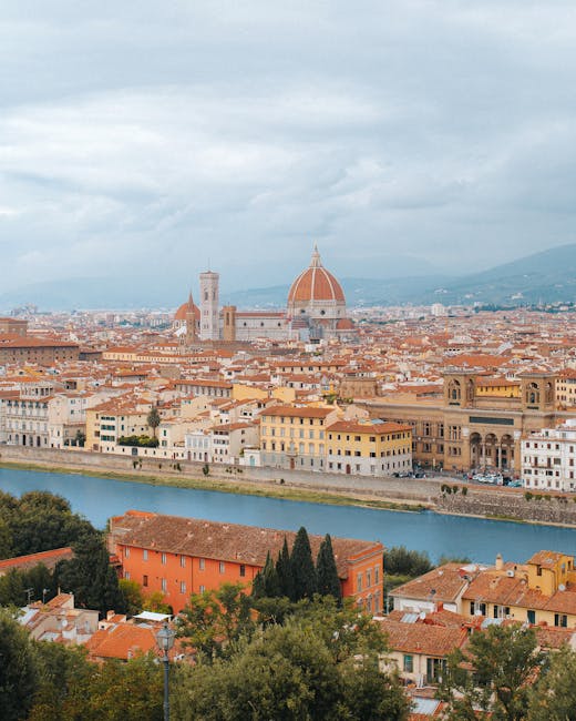 Panoramic daytime view of Florence with the Duomo and Arno River